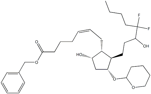 Benzylo (Z)-7-[(1R,2R,3R,5S)-2-(4,4-difluoro-3-hydroksyoktylo)-5-hydroksy-3-[(tetrahydro-2H-piran-2-yl) oksy]cyklopentylo]hept-5-enian